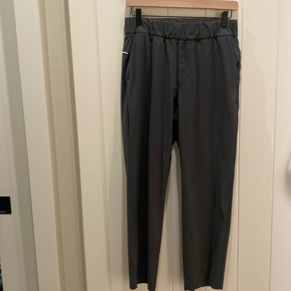 Vuori Miles Ankle Pant - Size M - color:Ash